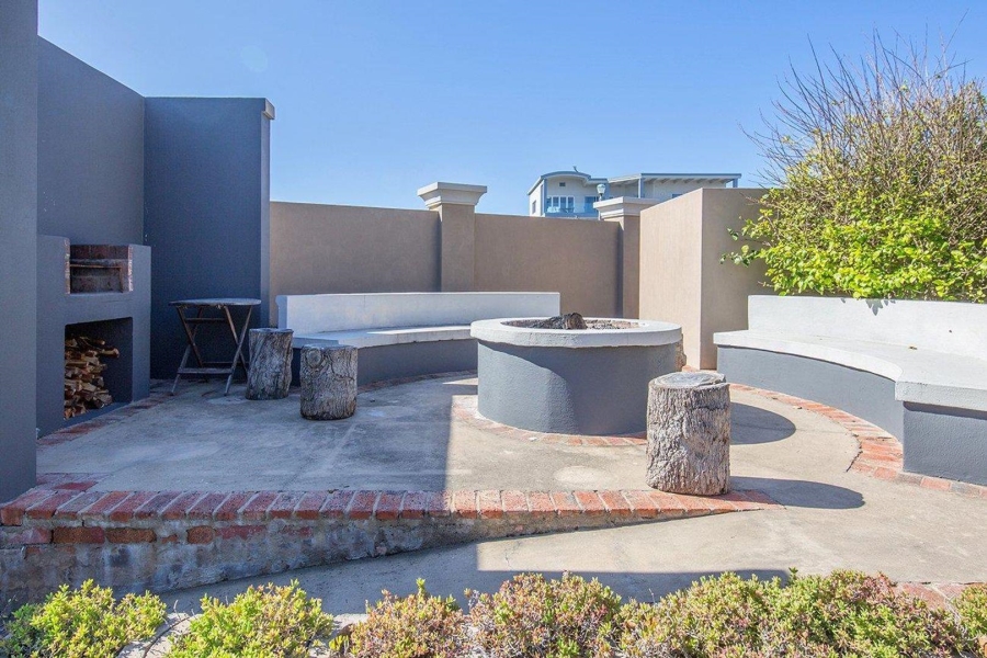 6 Bedroom Property for Sale in Myoli Beach Western Cape